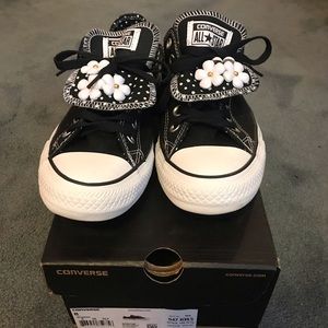 Super cute converse sneakers